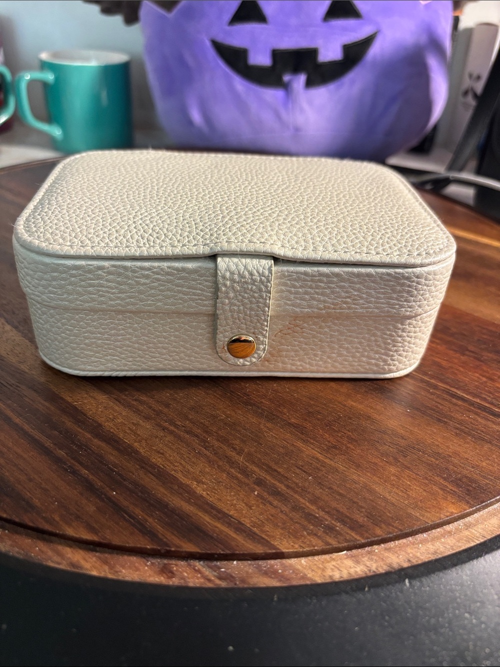 Compact Cream Jewelry Case with Snap Closure